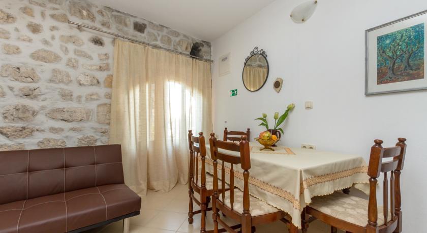 Renovated Old Stone House Apartman Lokva Rogoznica